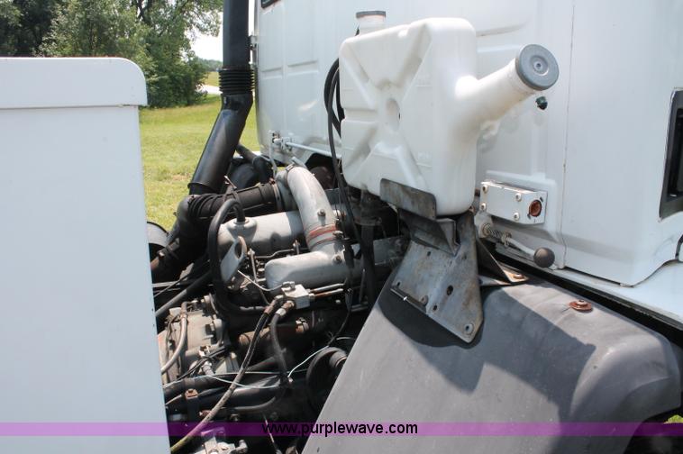 image for item C2526 1986 Ford CF7000 cargo dump truck