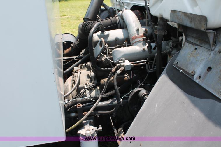 image for item C2526 1986 Ford CF7000 cargo dump truck