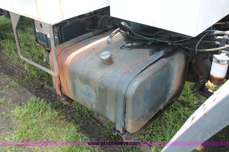 image for item C2526 1986 Ford CF7000 cargo dump truck