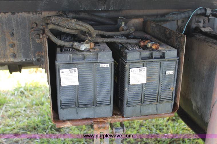 image for item C2526 1986 Ford CF7000 cargo dump truck