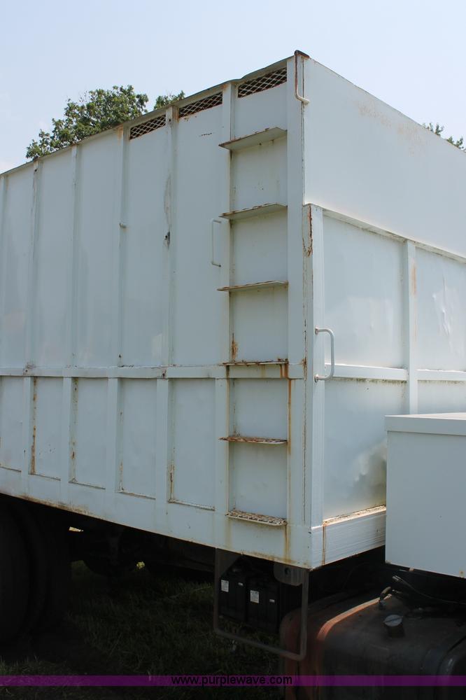 image for item C2526 1986 Ford CF7000 cargo dump truck