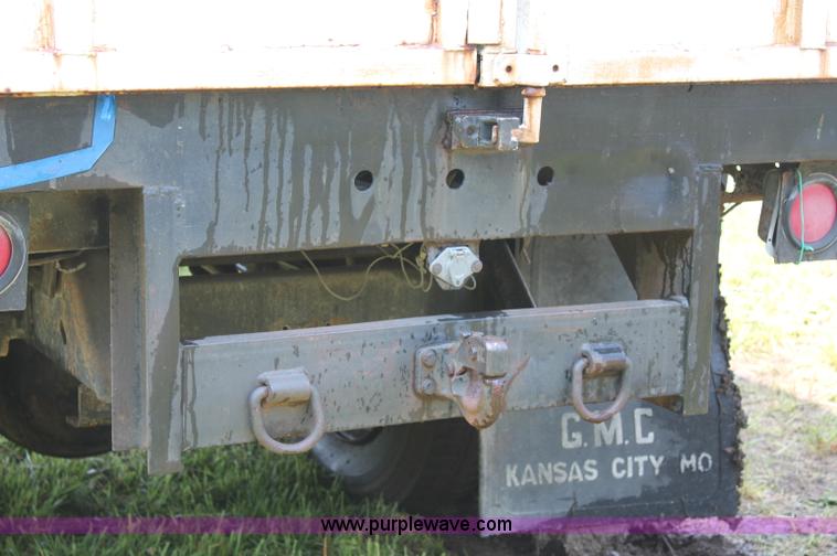 image for item C2526 1986 Ford CF7000 cargo dump truck