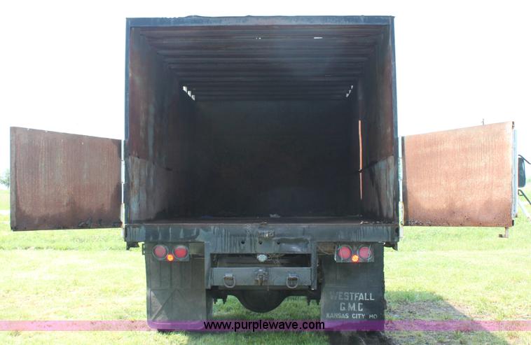 image for item C2526 1986 Ford CF7000 cargo dump truck