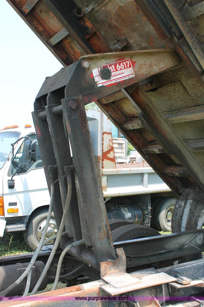 image for item C2526 1986 Ford CF7000 cargo dump truck