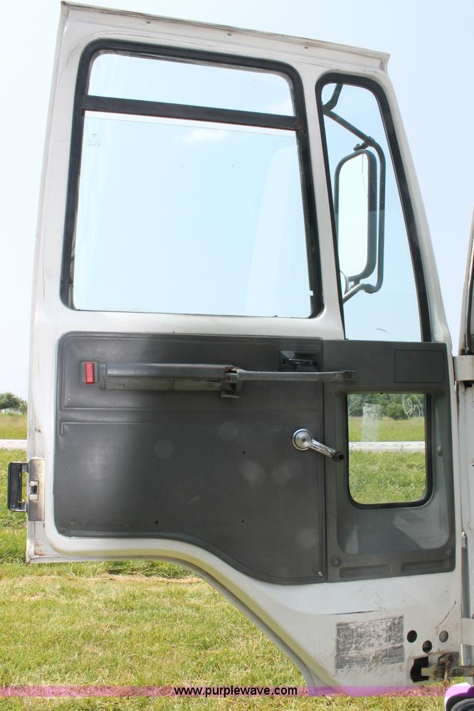 image for item C2526 1986 Ford CF7000 cargo dump truck