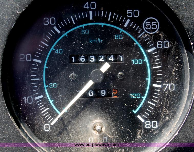 image for item C2526 1986 Ford CF7000 cargo dump truck