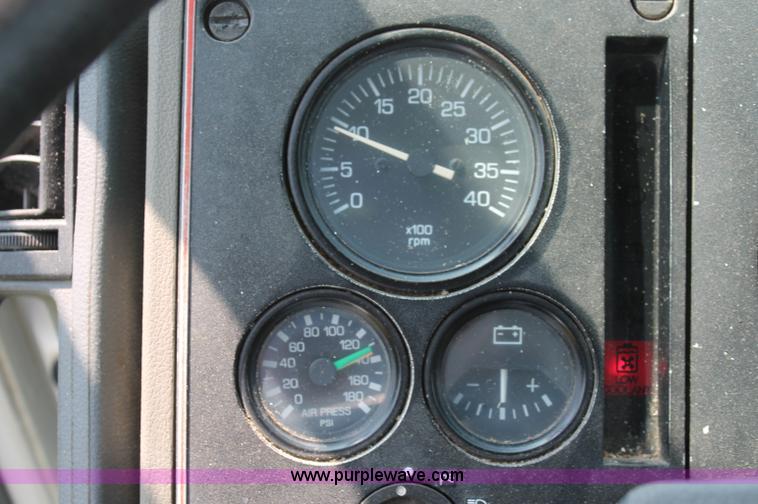 image for item C2526 1986 Ford CF7000 cargo dump truck