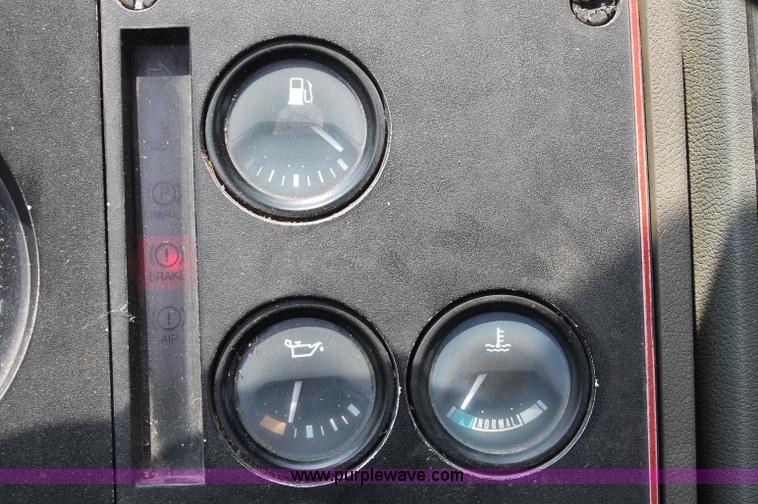 image for item C2526 1986 Ford CF7000 cargo dump truck