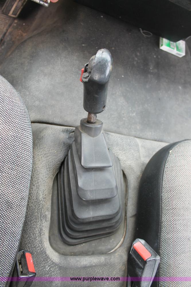 image for item C2526 1986 Ford CF7000 cargo dump truck