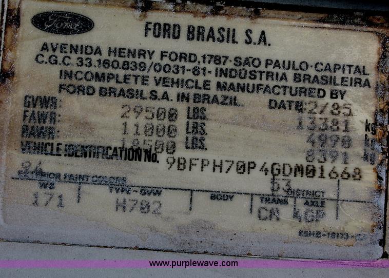 image for item C2526 1986 Ford CF7000 cargo dump truck