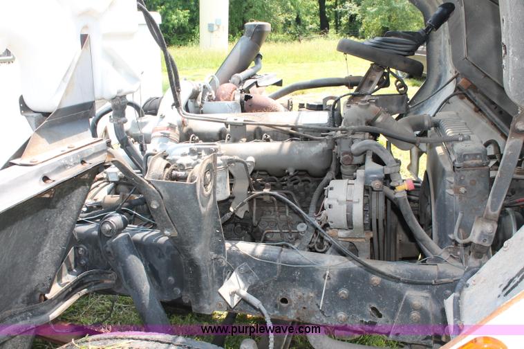 image for item C2526 1986 Ford CF7000 cargo dump truck