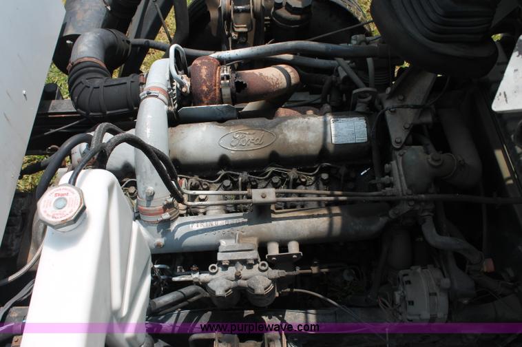 image for item C2526 1986 Ford CF7000 cargo dump truck