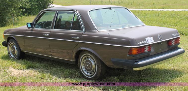 image for item C2527 1977 Mercedes Benz 240D