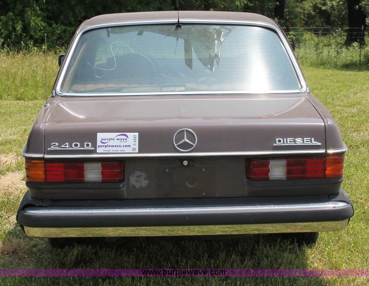 image for item C2527 1977 Mercedes Benz 240D