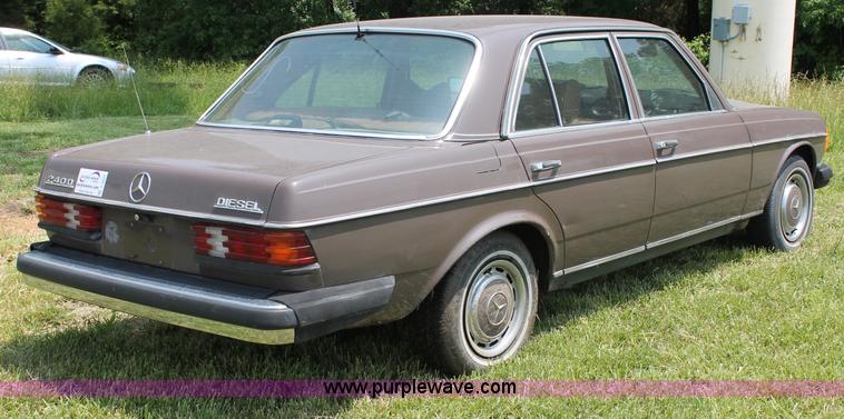 image for item C2527 1977 Mercedes Benz 240D