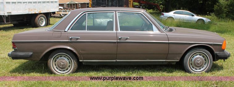 image for item C2527 1977 Mercedes Benz 240D