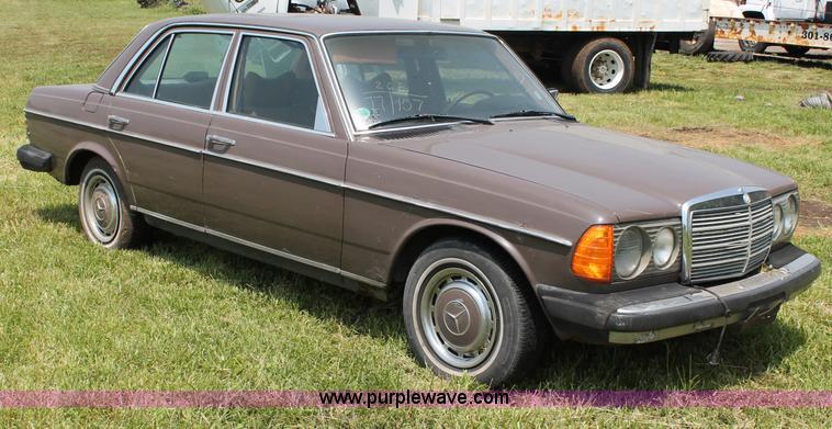 image for item C2527 1977 Mercedes Benz 240D
