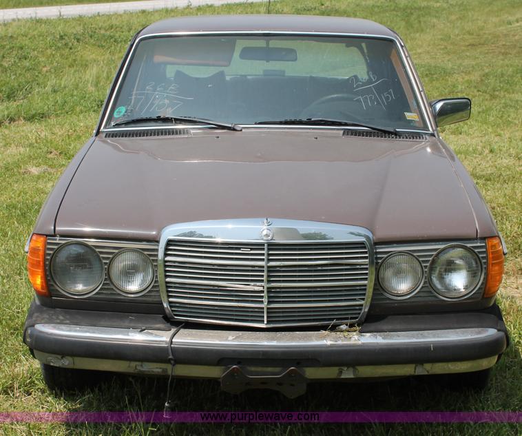 image for item C2527 1977 Mercedes Benz 240D