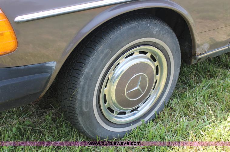 image for item C2527 1977 Mercedes Benz 240D