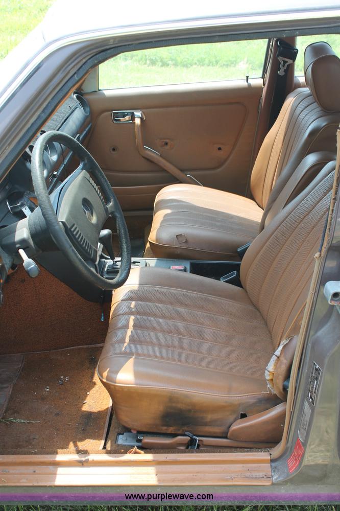 image for item C2527 1977 Mercedes Benz 240D