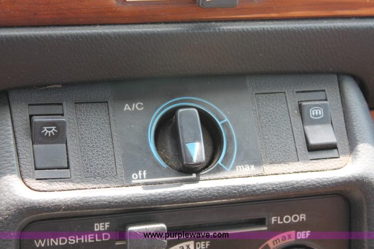 image for item C2527 1977 Mercedes Benz 240D