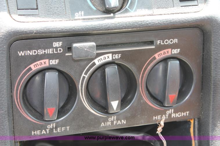 image for item C2527 1977 Mercedes Benz 240D