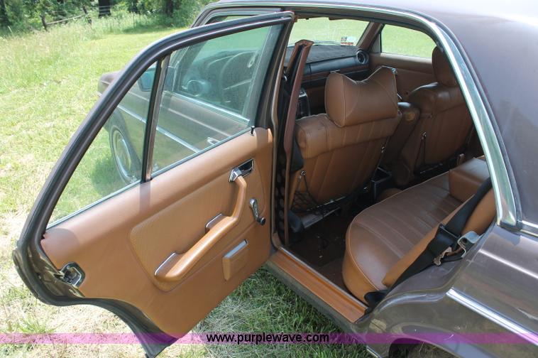 image for item C2527 1977 Mercedes Benz 240D