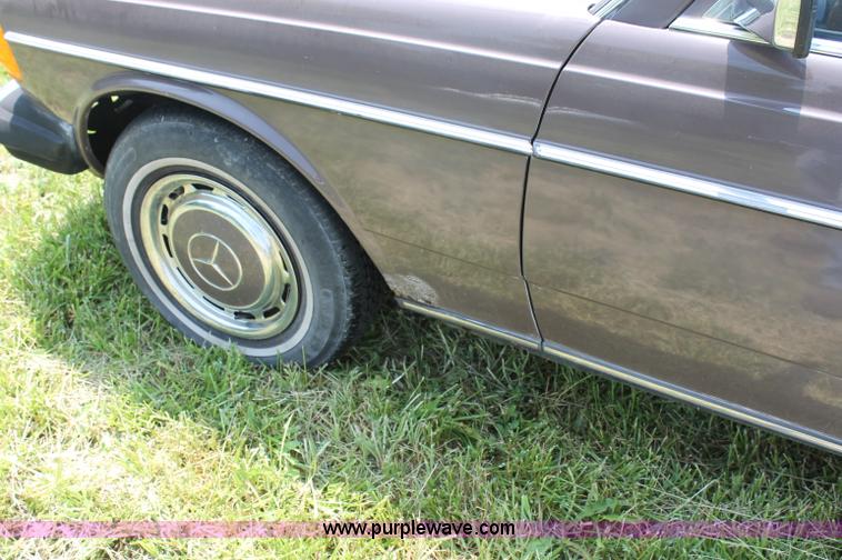 image for item C2527 1977 Mercedes Benz 240D