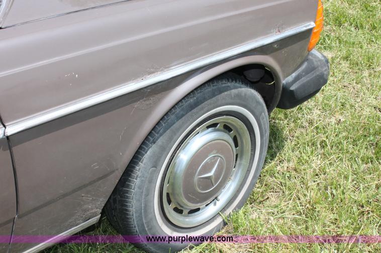 image for item C2527 1977 Mercedes Benz 240D