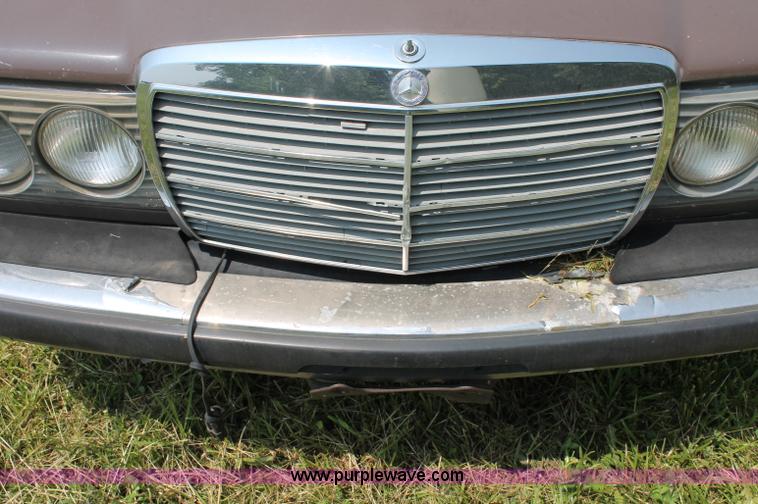 image for item C2527 1977 Mercedes Benz 240D