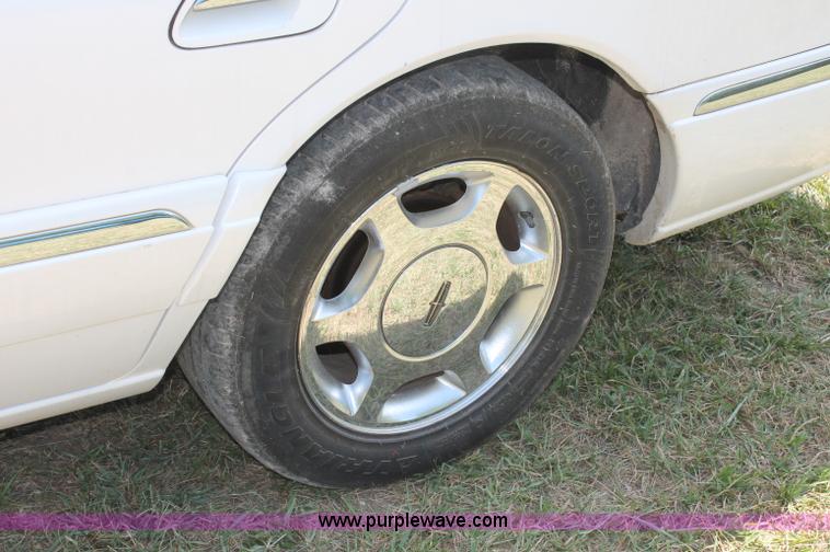 image for item C2557 2000 Lincoln Continental