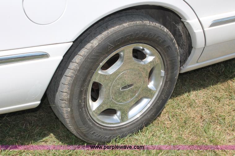 image for item C2557 2000 Lincoln Continental