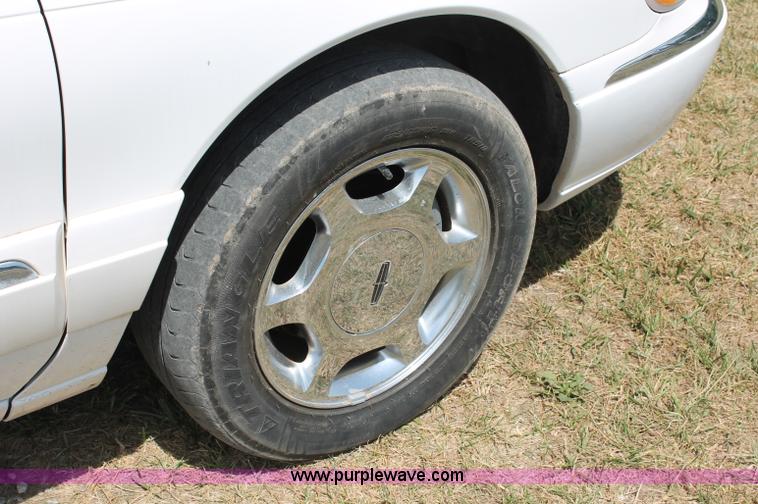 image for item C2557 2000 Lincoln Continental