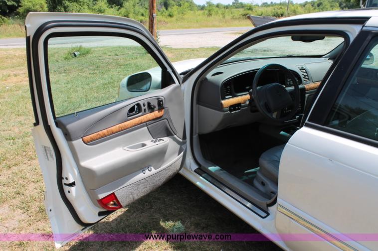 image for item C2557 2000 Lincoln Continental