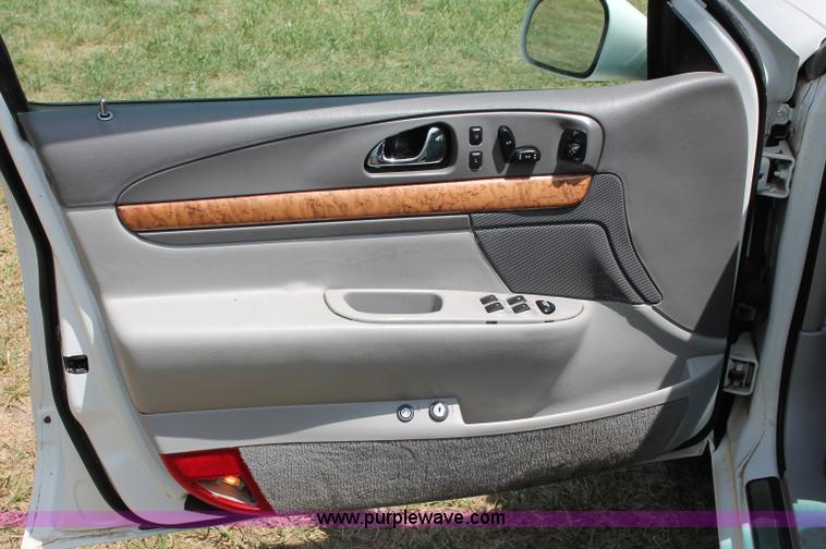 image for item C2557 2000 Lincoln Continental