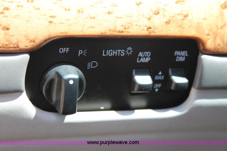 image for item C2557 2000 Lincoln Continental