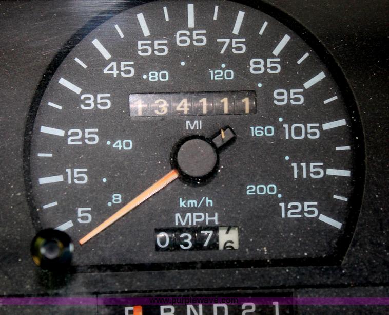 image for item C2559 1992 Dodge Dakota Club Cab pickup truck