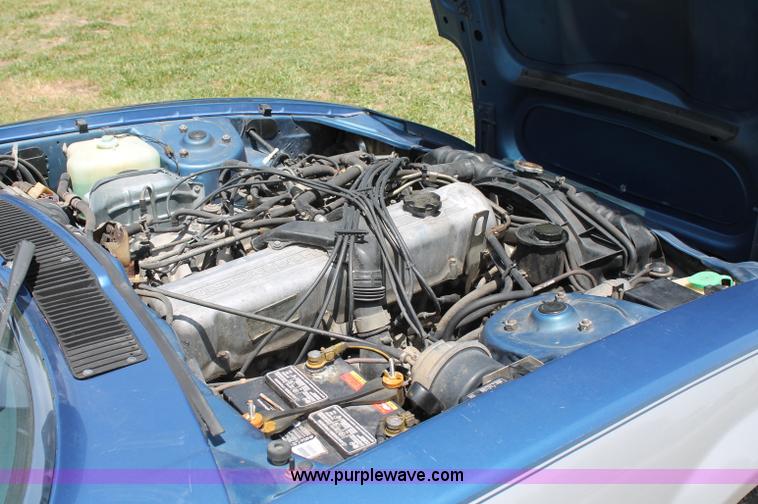 image for item C2559 1992 Dodge Dakota Club Cab pickup truck