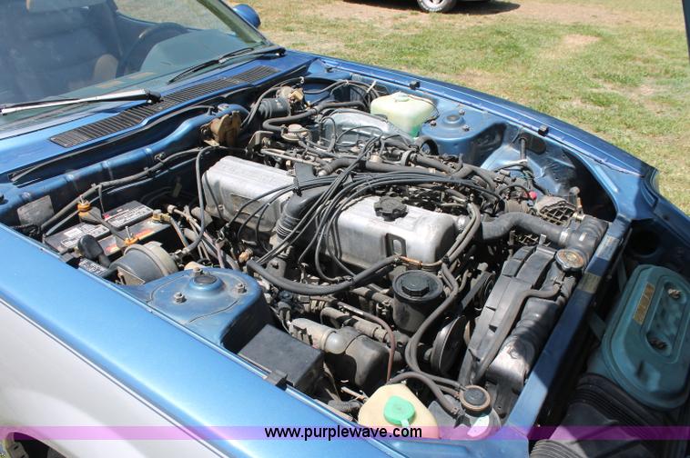 image for item C2559 1992 Dodge Dakota Club Cab pickup truck