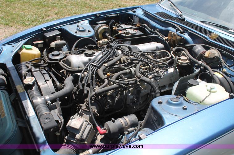 image for item C2559 1992 Dodge Dakota Club Cab pickup truck