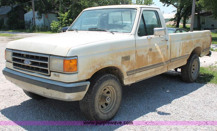 image for item C2563 1989 Ford F150 Lariat XLT pickup truck