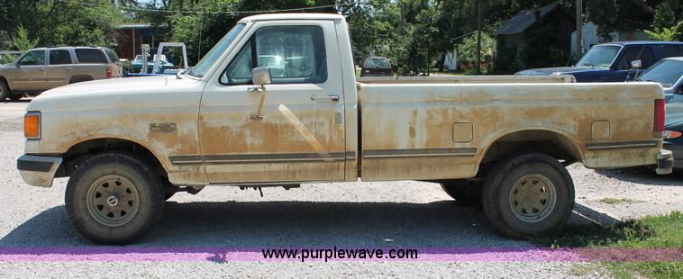 image for item C2563 1989 Ford F150 Lariat XLT pickup truck