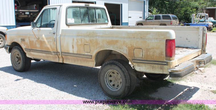 image for item C2563 1989 Ford F150 Lariat XLT pickup truck