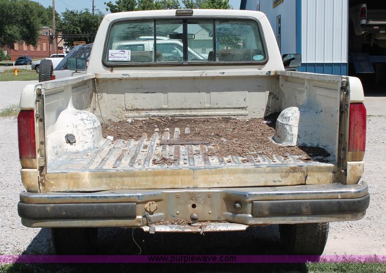 image for item C2563 1989 Ford F150 Lariat XLT pickup truck