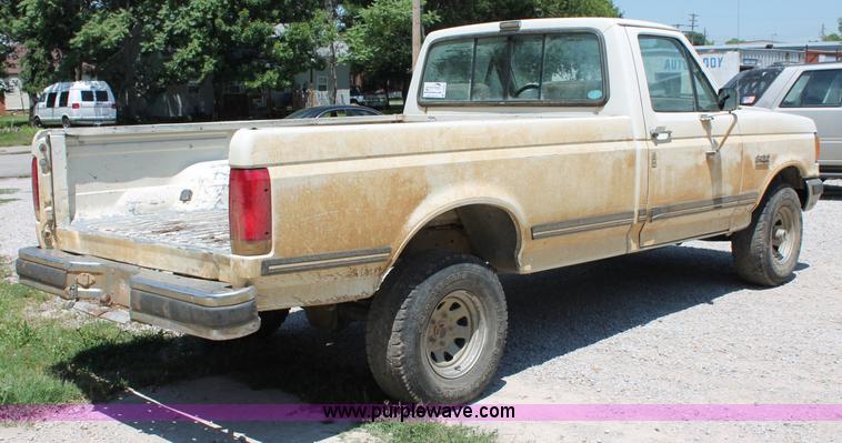 image for item C2563 1989 Ford F150 Lariat XLT pickup truck