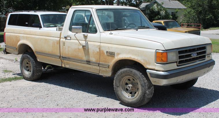 image for item C2563 1989 Ford F150 Lariat XLT pickup truck
