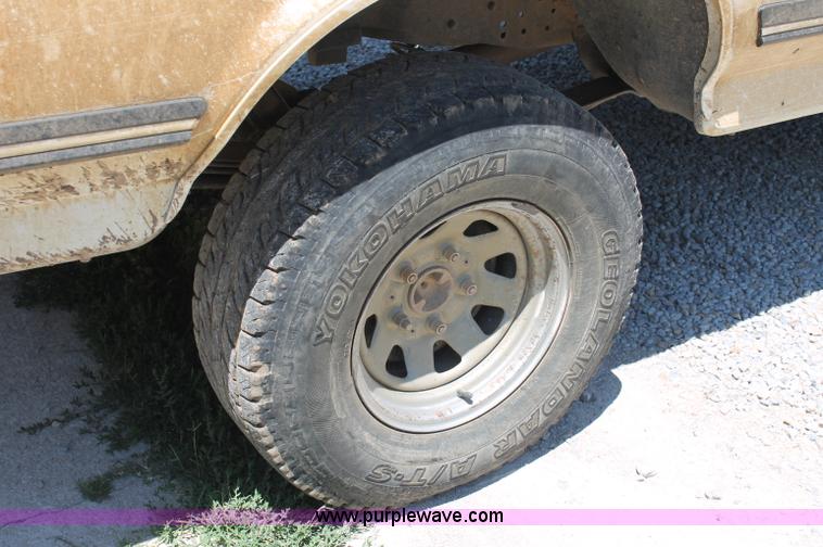 image for item C2563 1989 Ford F150 Lariat XLT pickup truck