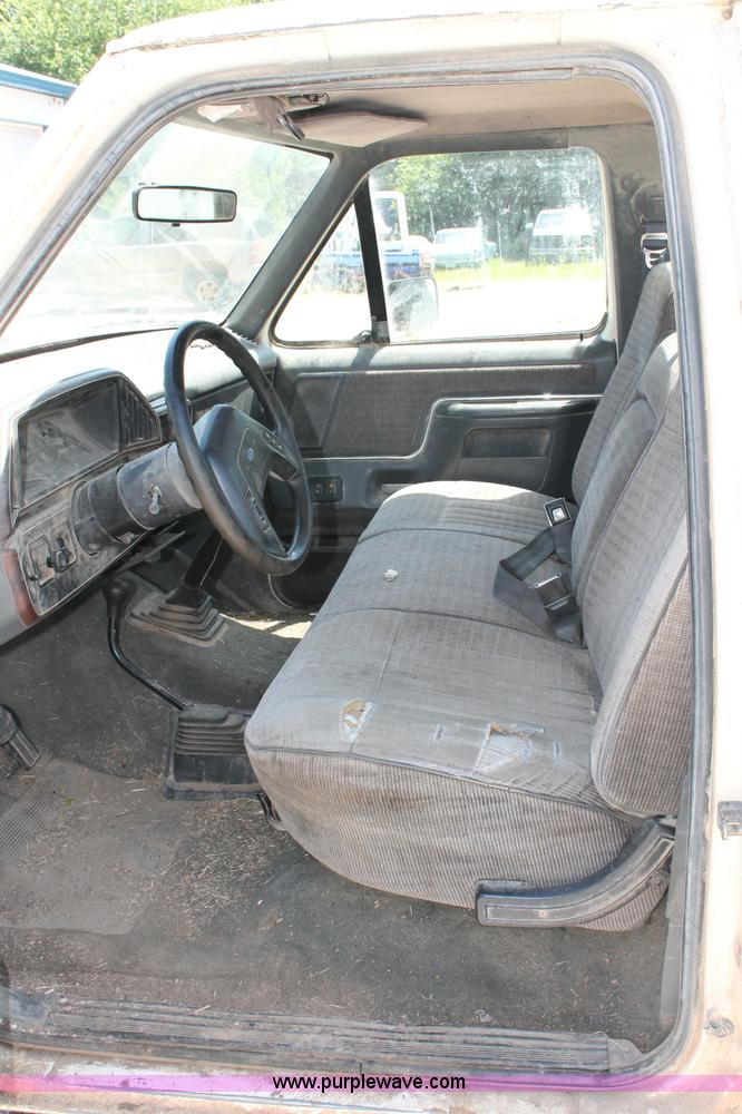 image for item C2563 1989 Ford F150 Lariat XLT pickup truck