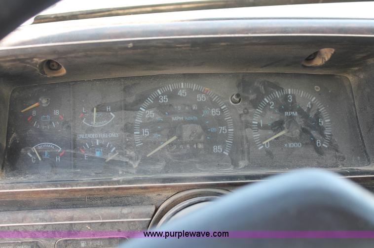 image for item C2563 1989 Ford F150 Lariat XLT pickup truck