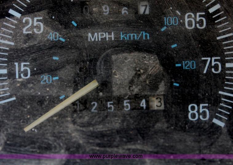 image for item C2563 1989 Ford F150 Lariat XLT pickup truck